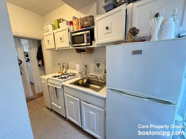 19 S Russell St APT 7, Boston, MA 02114