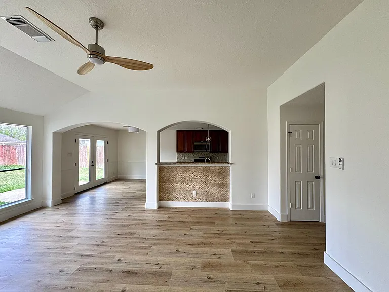 6427 Liberty Valley Dr — Photo 21