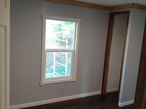 4th image of 223 Hilltop Dr NE