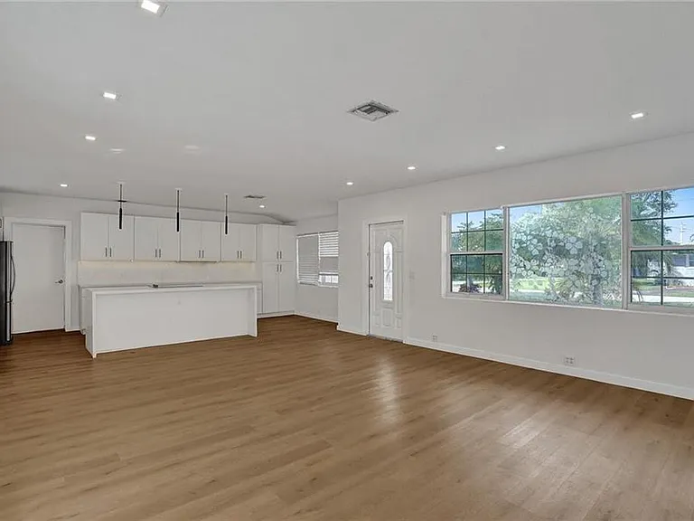 2206 SE 14th St — Photo 10