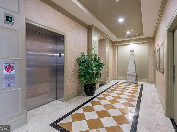 4th image of 502 W Broad St APT 422