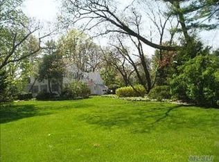 135 Cedar Ave, Hewlett, NY 11557