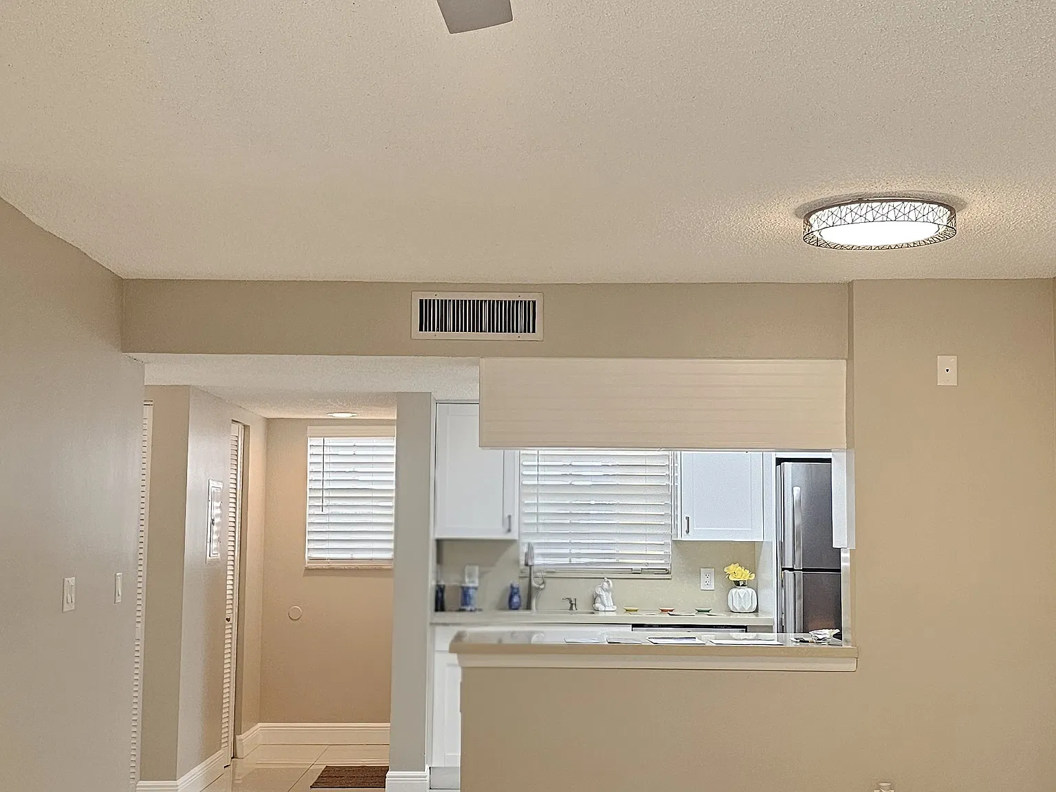 2 bed, 978 sqft, $2,400 — Photo 2