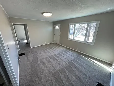 3 bed, 768 sqft, $1,375 — Photo 3