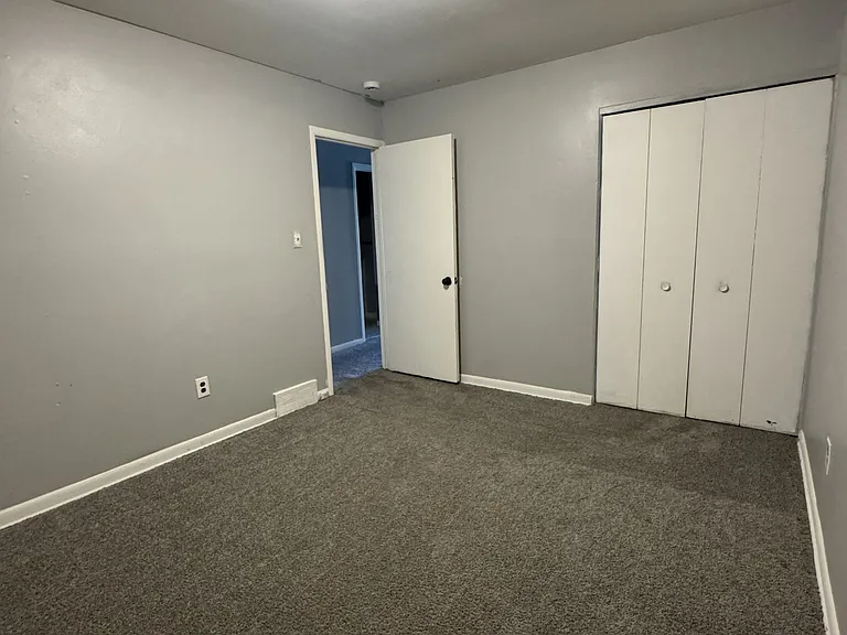 18449 Albany St — Photo 10