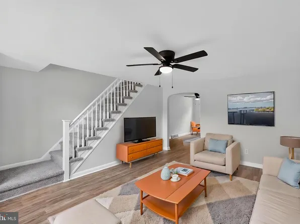 220 Weymouth Rd, Darby, PA 19023