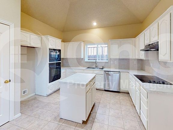 4th image of 705 Pine Lakes Dr