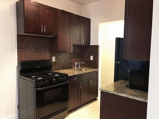 Rented by Avenues Real Estate | media 18