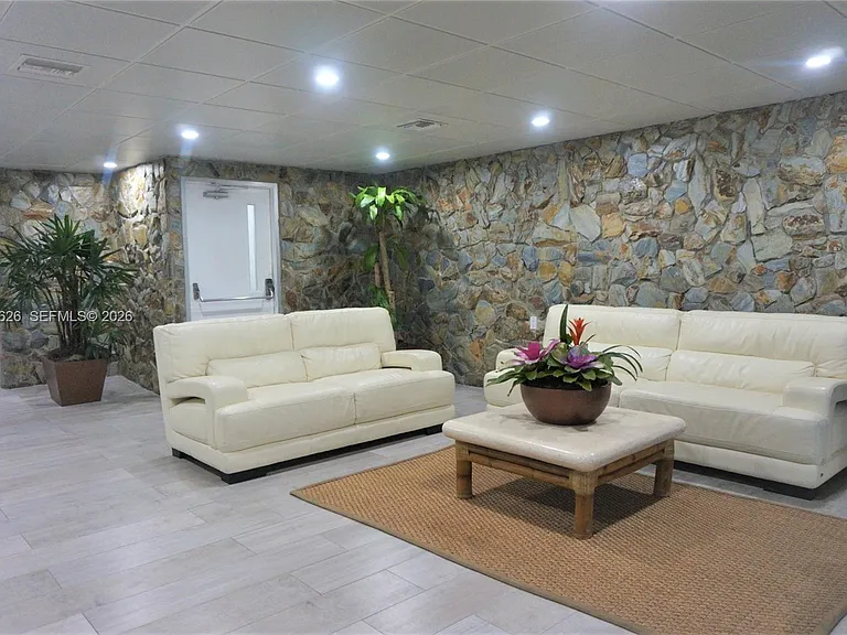 210 Sea View Dr #408 — Photo 32