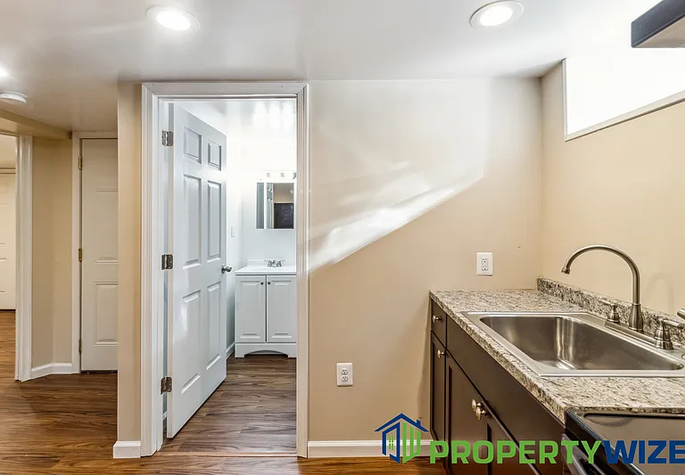 516 Beaumont Ave #B — Photo 10