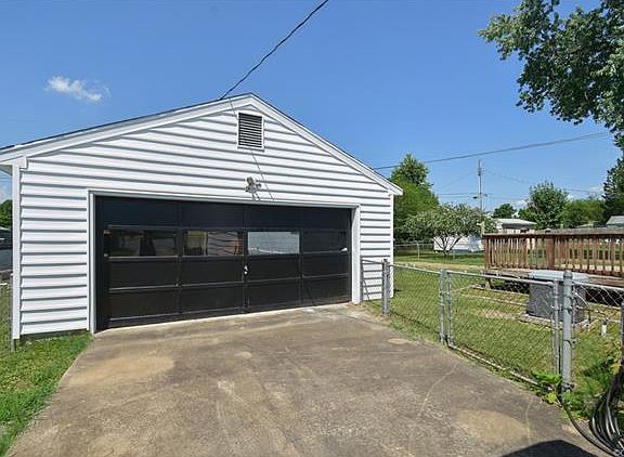 2nd image of 2802 Skelton St