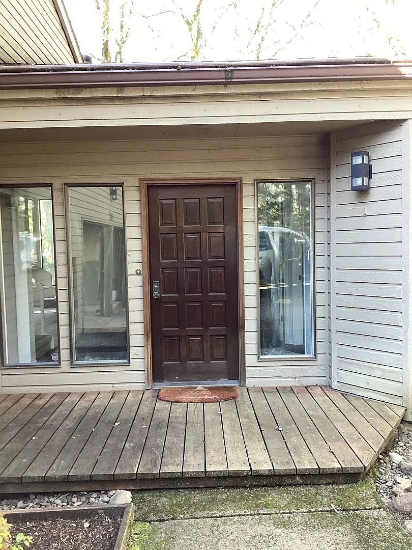 Beautiful Home on Golf Course — Photo 1