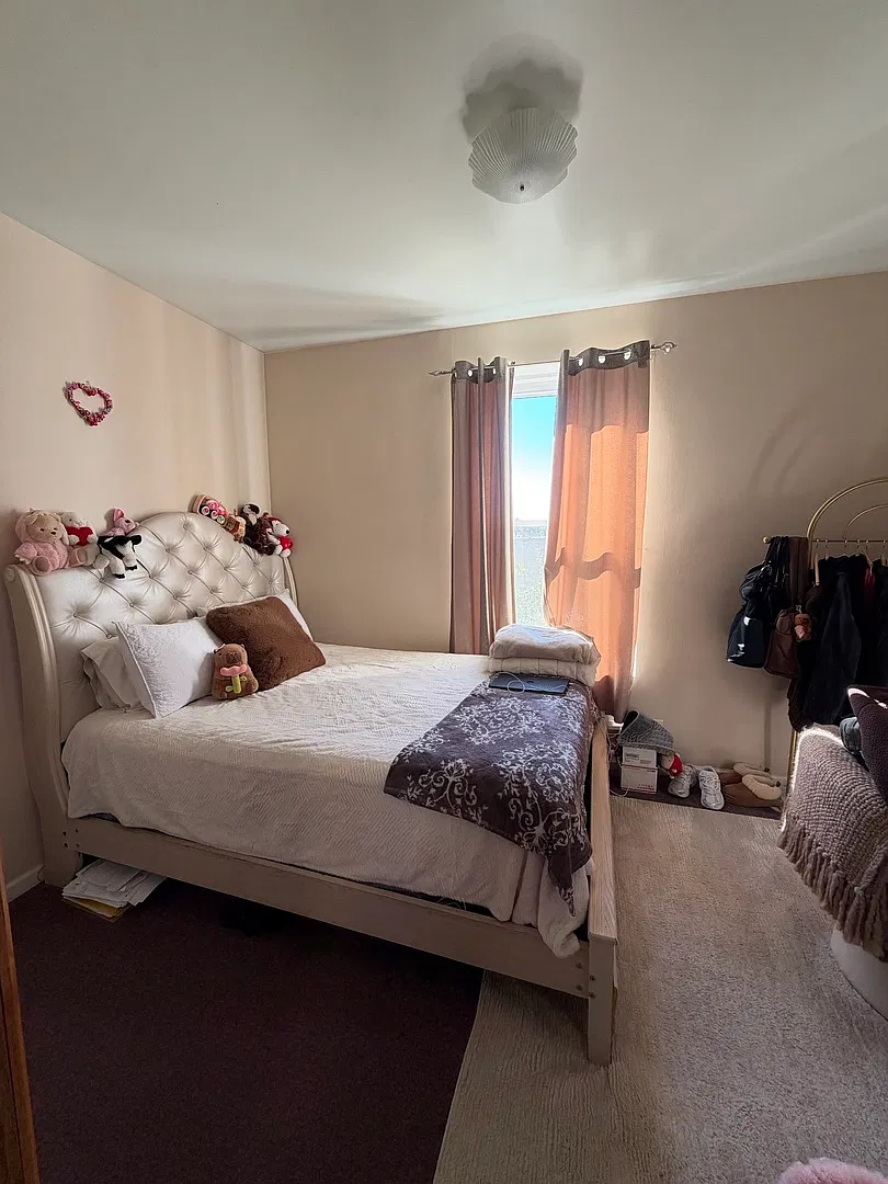 3 bed, 1100 sqft, $2,300 — Photo 4