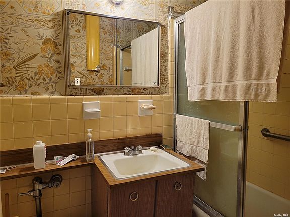 4th image of 39-65 52nd St #1C