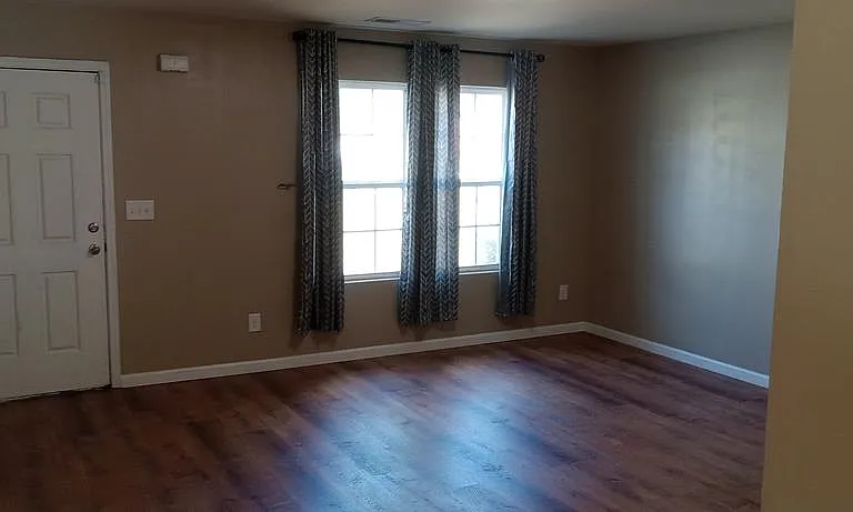 2630 Honeysuckle Dr — Photo 3