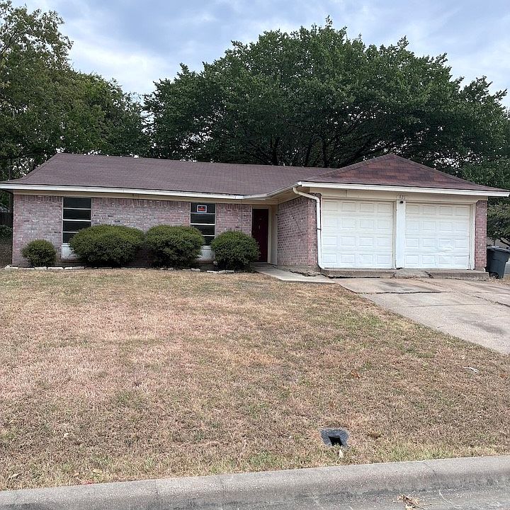1st image of 621 Dayton Rd
