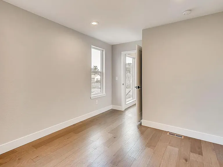 3155 N Saint Paul St — Photo 11