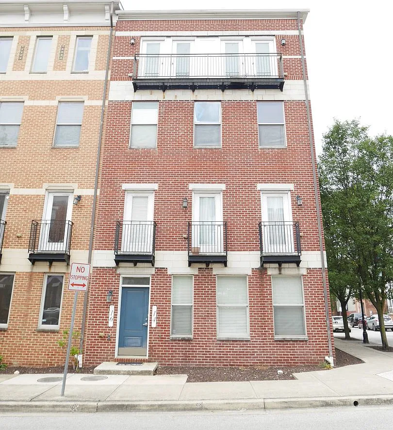 Prime Location!! 3 Beds, 2.5 Baths In Desirable Albemarle Square Community — Photo 1