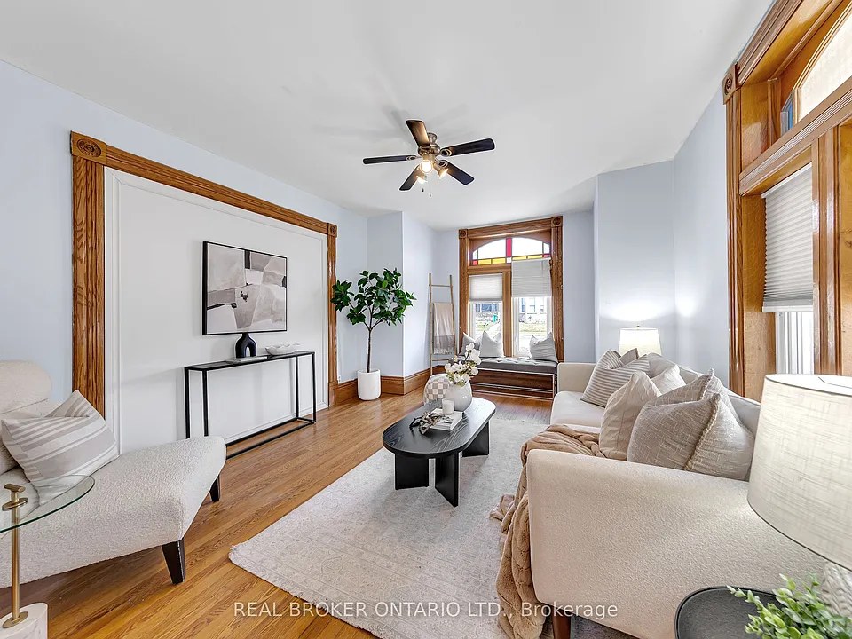52 1/2 Victoria Ave N #MAIN