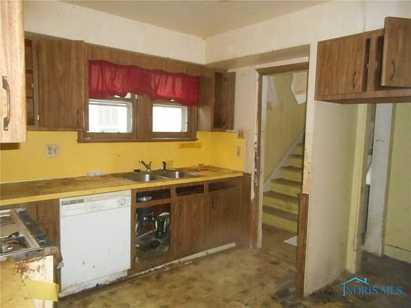 5th image of 3825 Revere Dr