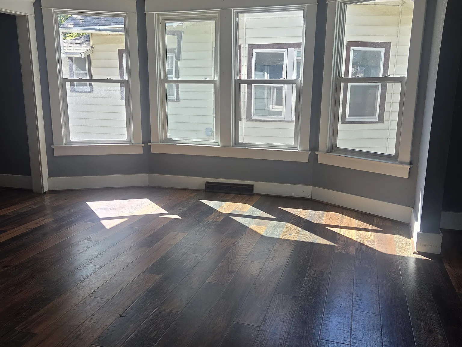 3 bed, 2344 sqft, $1,400 — Photo 2