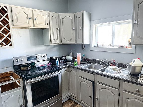 5th image of 292 Child St