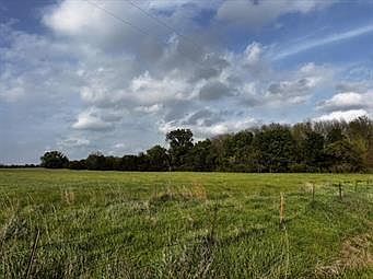2nd image of 20423 SW 1150th Rd