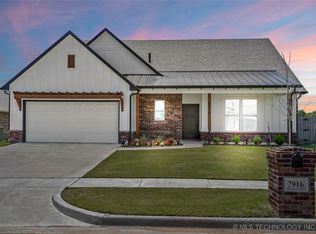 2916 S 8th St, Broken Arrow, OK 74012