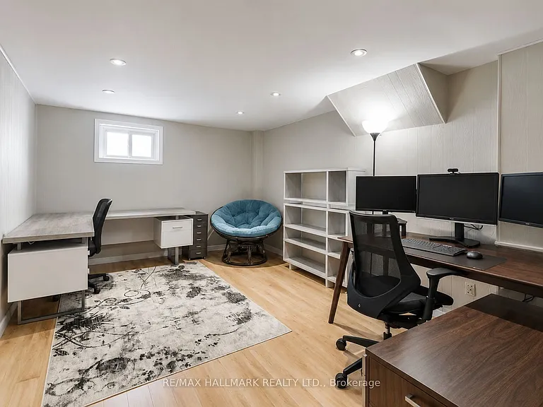 36 Kitsilano Cres — Photo 20