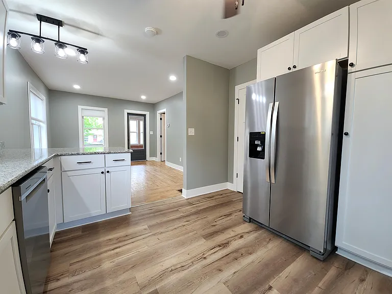 2201 E Ashman St — Photo 6