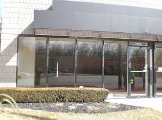 31178 Grand River Ave, Farmington, MI 48336