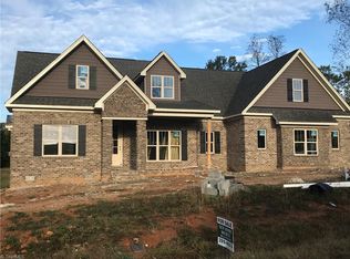 210 Pinnacle Dr, High Point, NC 27265