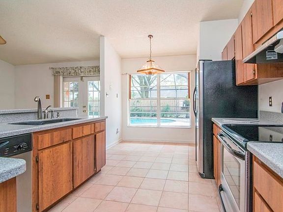 5th image of 8829 Hampden Dr