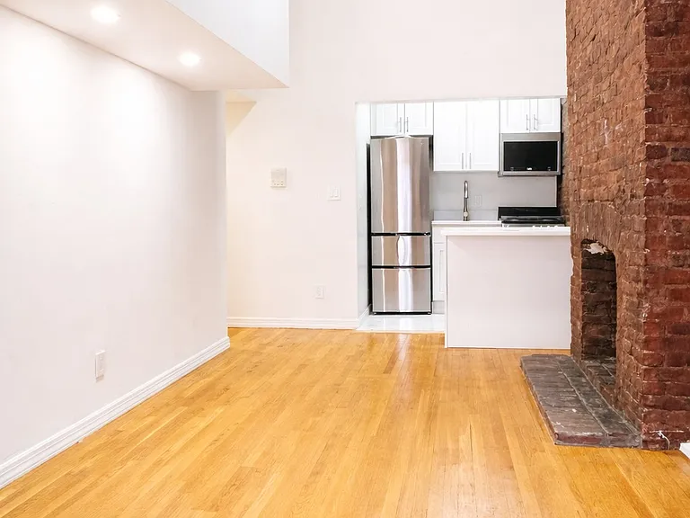 414 W 22nd St #7 — Photo 5