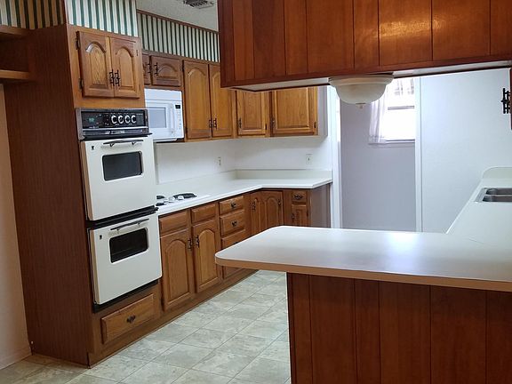 4th image of 1050 35th St NE