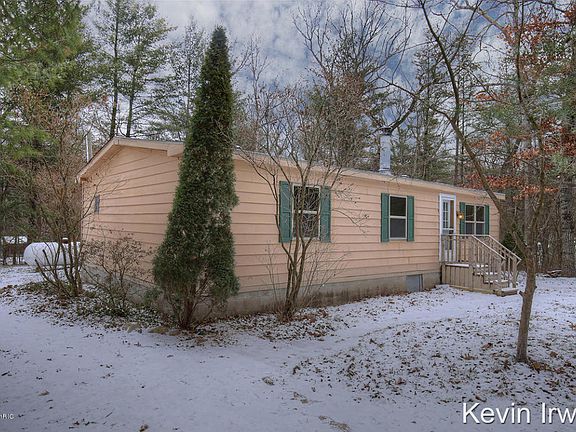 3rd image of 21170 Saginaw Dr