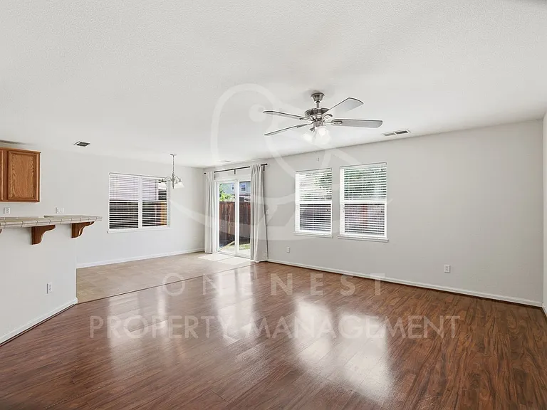 1368 Paddington Way — Photo 3