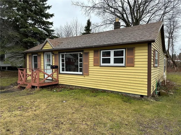 17 Spring St, Sodus, NY 14551