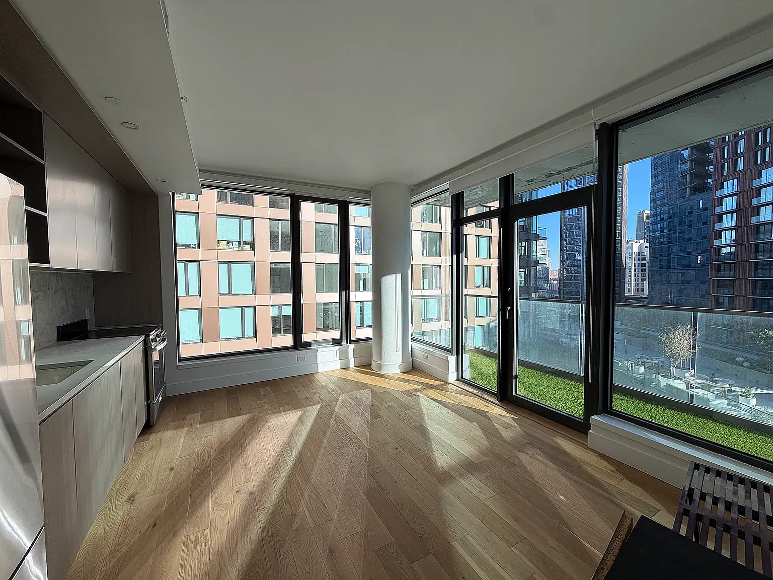 12 Rockwell Place — Photo 3