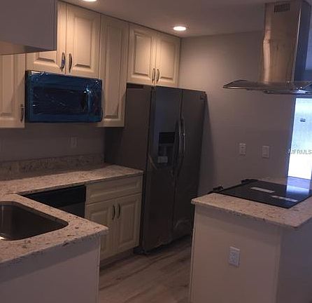 3rd image of 922 S Brink Ave