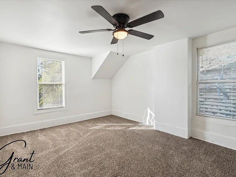 326 Eason Ave — Photo 9