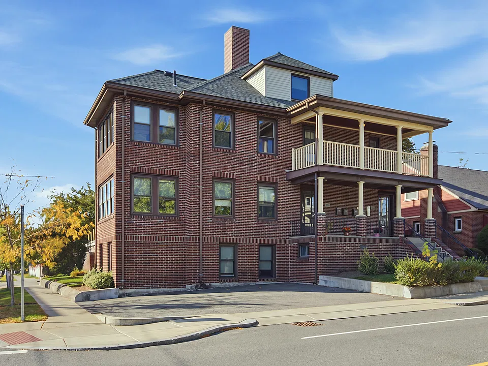 240 Waverley Ave #3