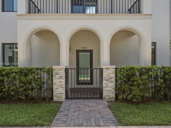 4532 NW 83rd Psge, Doral, FL 33166