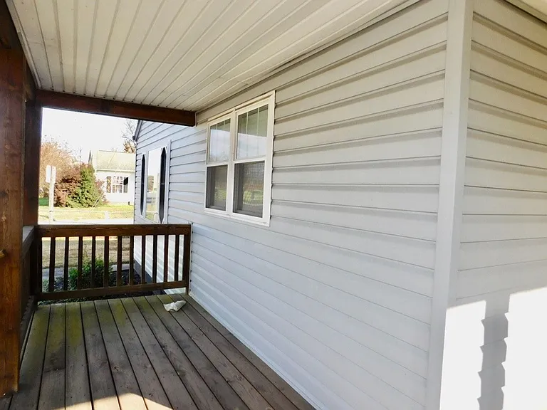 818 E Washington St — Photo 3