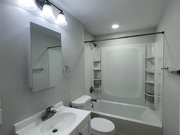 3rd image of 3210 W Longfellow Place