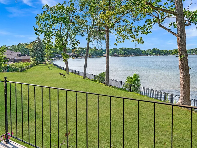 Elizabeth Lake Estates — Photo 11