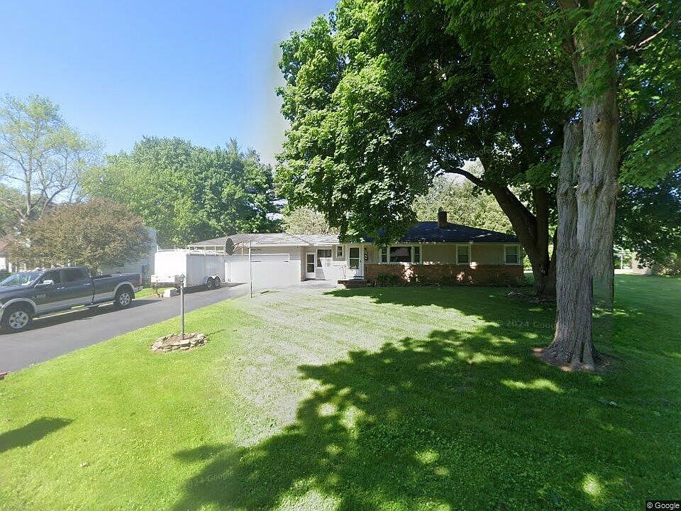 1st image of 23 Woodline Dr