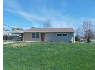 2 Buttonwood Ln, Levittown, PA 19054