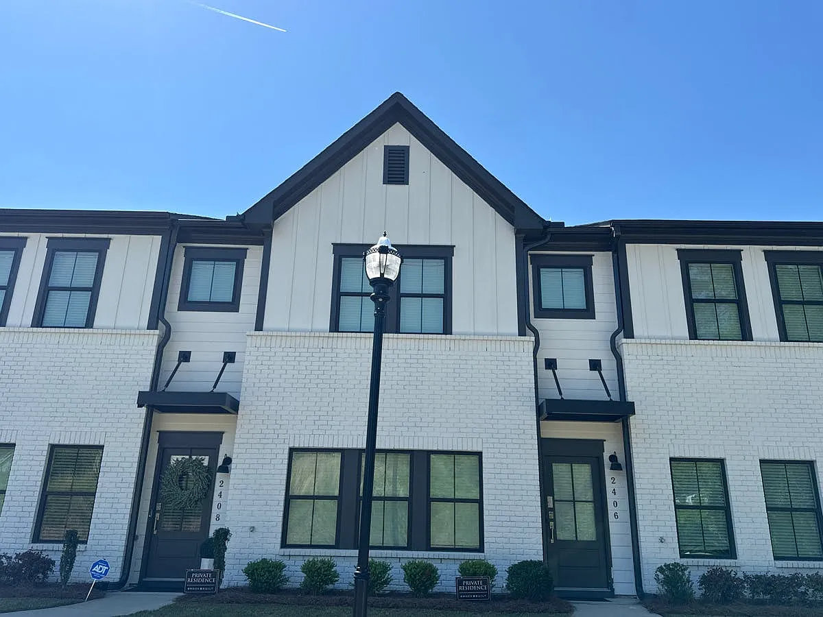 2406 Lakeshore Ln photo 1