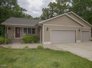 2562 Hickorynut Trl, Muskegon, MI 49442